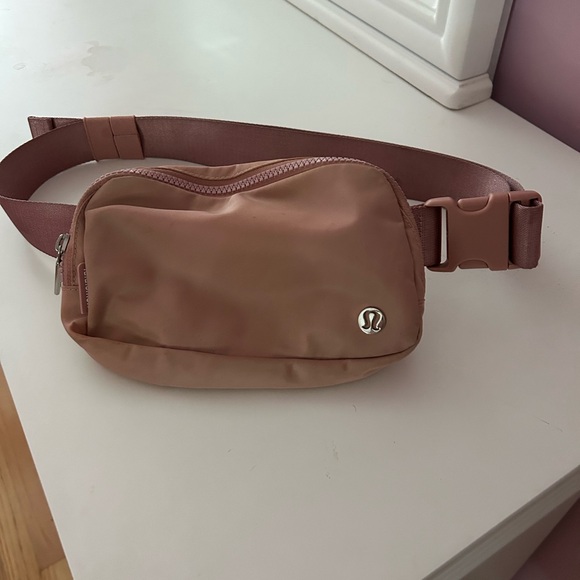 lululemon athletica pink Belt Bag - Picture 1 of 2
